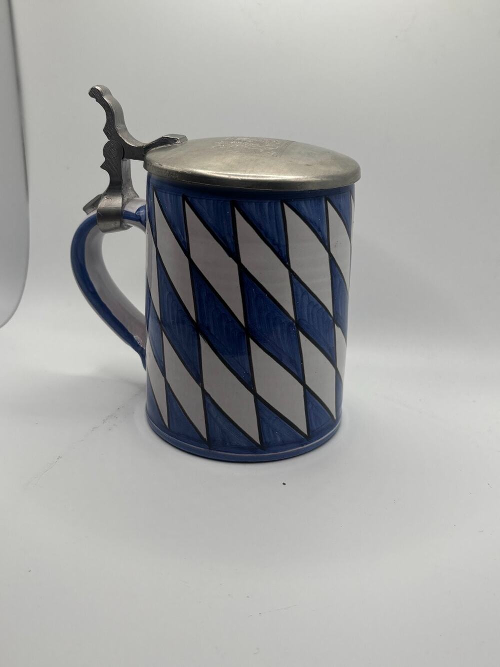Bayerischer Staatsminister Beer stein with pewter lid
